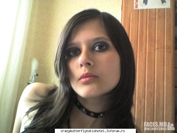 sal! sunt valeria shi pun poze k mn: me... a big girl and emo fan th!!!